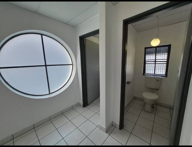 1,111M² WAREHOUSE TO LET IN PAARDEN EILAND